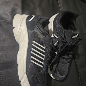 Adidas Chaos Sneakers – Black/White – Women’s 7.5 – Excellent Condition